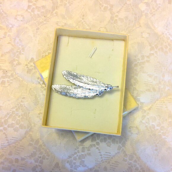 Vintage Gerry's Feather Leaf Silver Tone Brooch Timeless Vtg Pin Jewelry - Picture 8 of 9